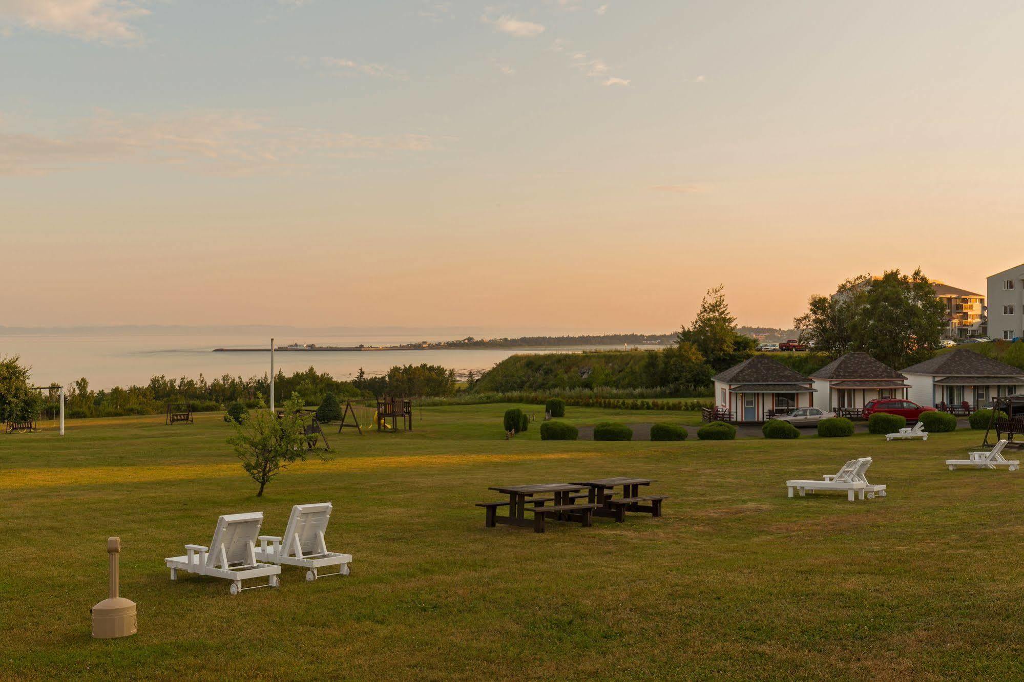 Motel Au Fleuve D'Argent Rivière-du-Loup Екстериор снимка